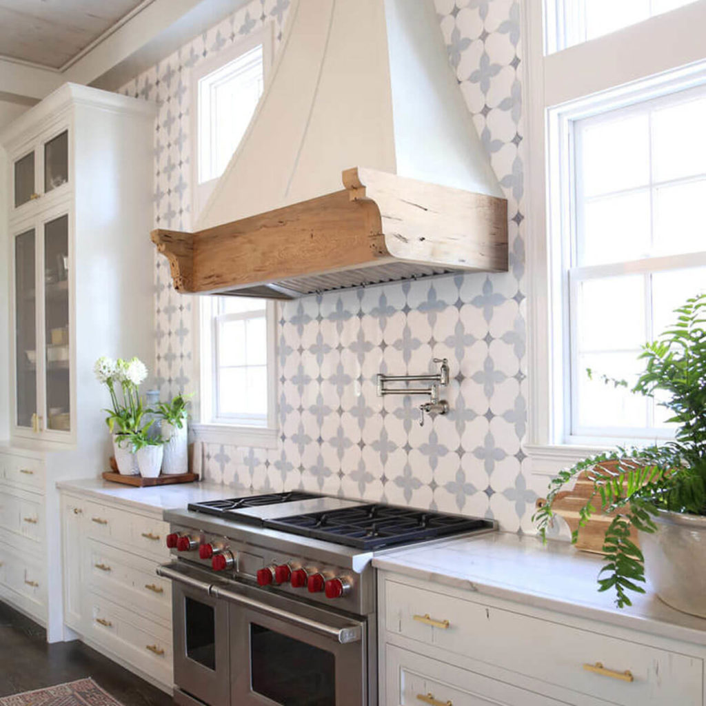 Kitchen tile backsplash