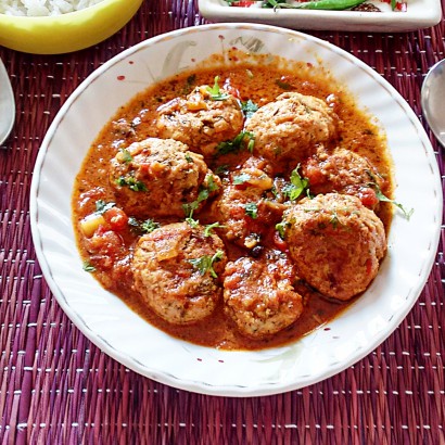 Chicken Kofta Curry (Chicken Meatballs in Spicy Tomato Sauce)