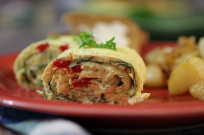 Rolled Omelette with Spinach, Roasted Red Pepper and Cheese - Umi Kitchen