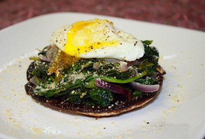 Portobello Mushroom Topped with Spinach and Poached Egg