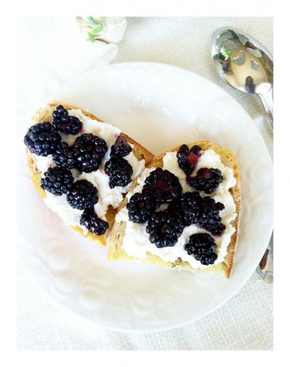 Blackberry & Ricotta Crostini