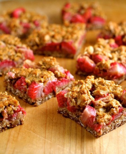 Strawberry Oatmeal Crumble Bars