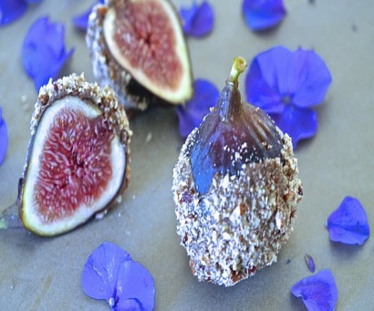 Fresh Figs Dipped in Chocolate